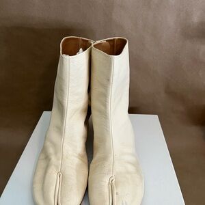 Margiela Tabi Women's Cream Ankle Boots